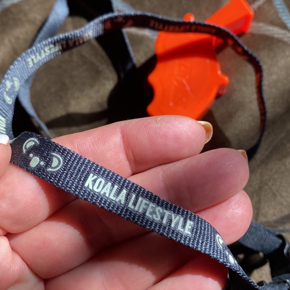 Cap and card holder strap plus whisper Tiger cub Boy Scouts in great condition - Picture 8 of 9